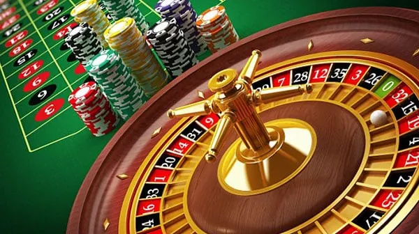Online casino slot machine with golden coins
